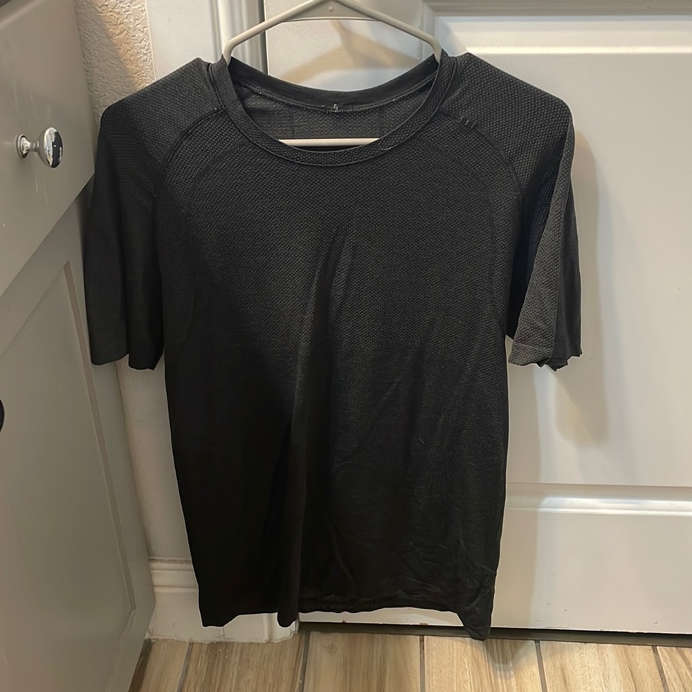 Lululemon Mens Size small shirt